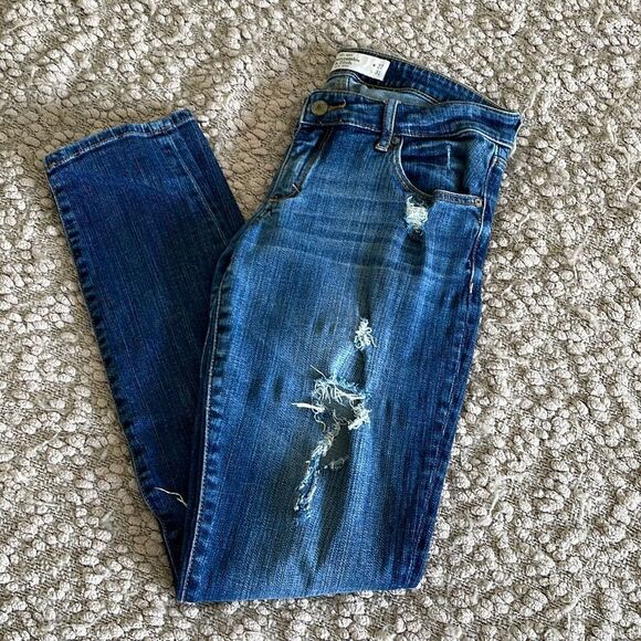 Abercrombie and Fitch Denim Jeans. Size 4R
Distressed, medium wash - Picture 1 of 8